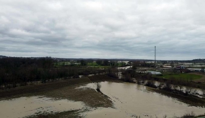 Kaynarca'da tarım arazileri sular altında kaldı