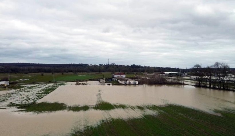 Kaynarca'da tarım arazileri sular altında kaldı