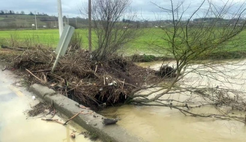 Kaynarca'da tarım arazileri sular altında kaldı