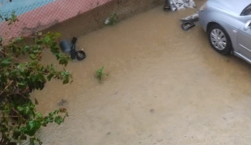 Kaynarca'da yollar göle döndü