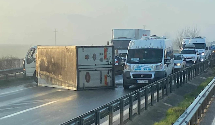 kaynarca-yolu-buz-pistine-dondu-araclar-kaza-yaptimvhytum5y1