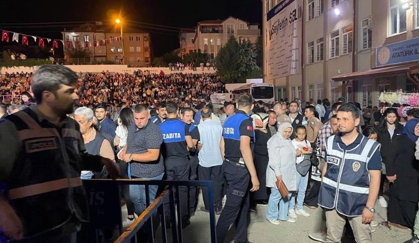 kaynarcada-cengiz-kurtoglu-konserinde-bir-kisi-vurulduytfxrgrvvj