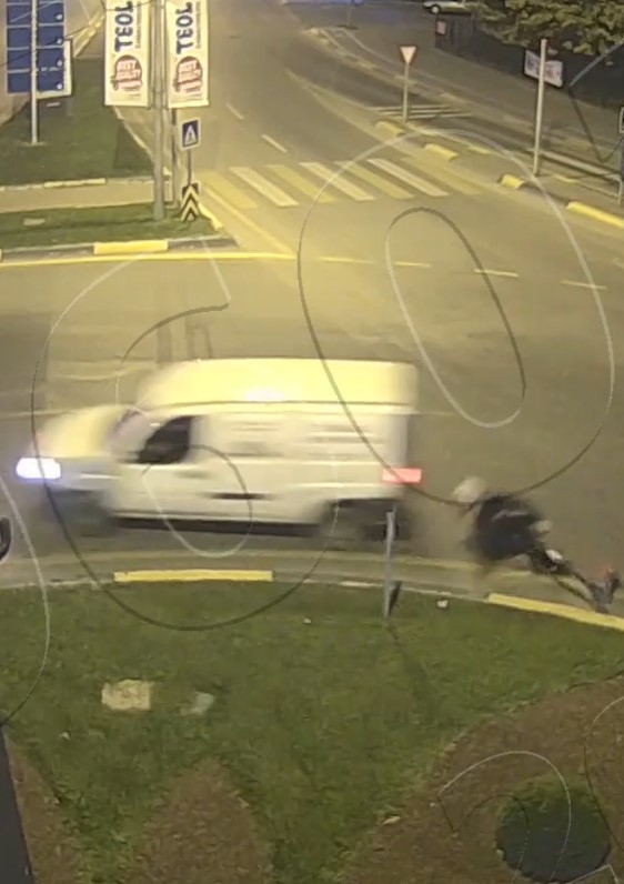 Kaza anları kamerada; Ölümden böyle kurtuldu