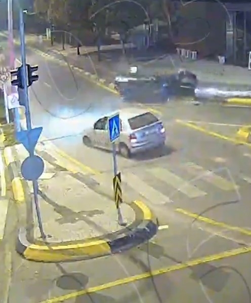 Kaza anları kamerada; Ölümden böyle kurtuldu