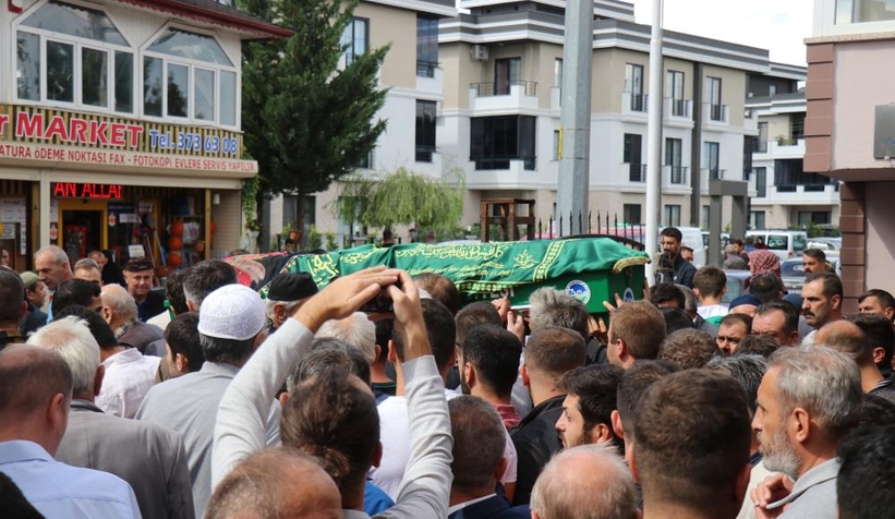 kaza-kurbani-zumrut-e-son-gorevuliwue9zck