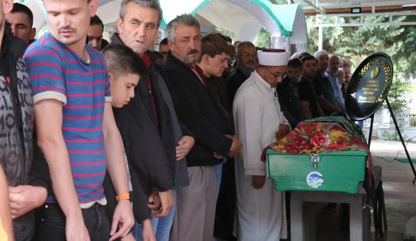 kaza-kurbani-zumrut-e-son-gorevuliwue9zck