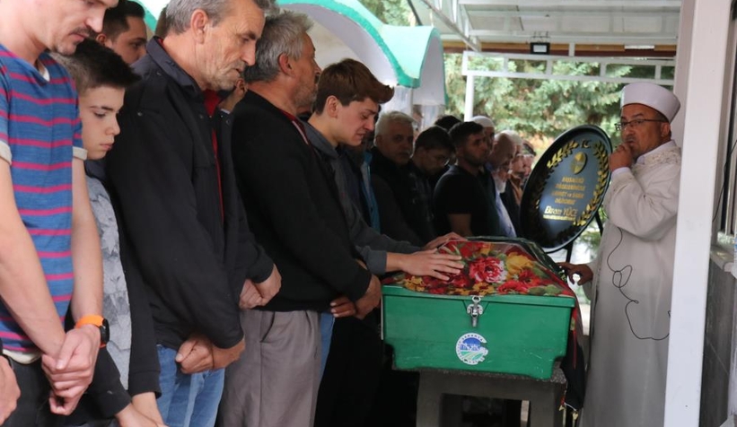 kaza-kurbani-zumrut-e-son-gorevuliwue9zck