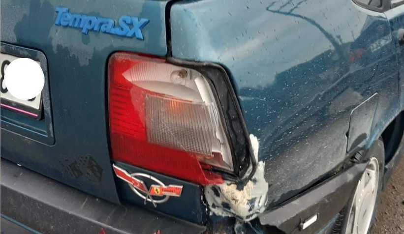 Kaza yapana yardım için duran araca otomobil çarptı