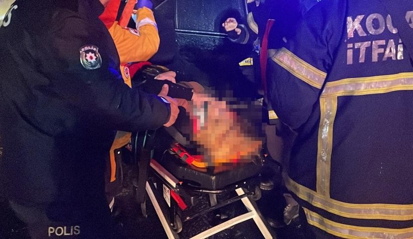 Kaza yaptı, otomobilde sıkışan kız arkadaşını bırakıp kaçtı