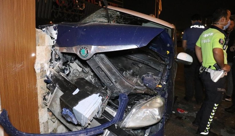 Kazada ağır yaralanan kadın yaşam savaşını kaybetti