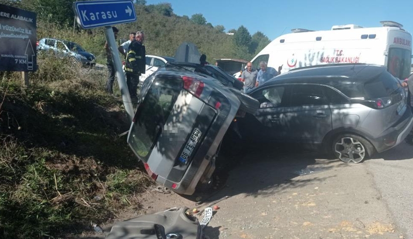 Kazada araçlar birbirinin üstüne çıktı