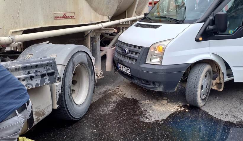 Kazada depo delindi mazot caddeye aktı