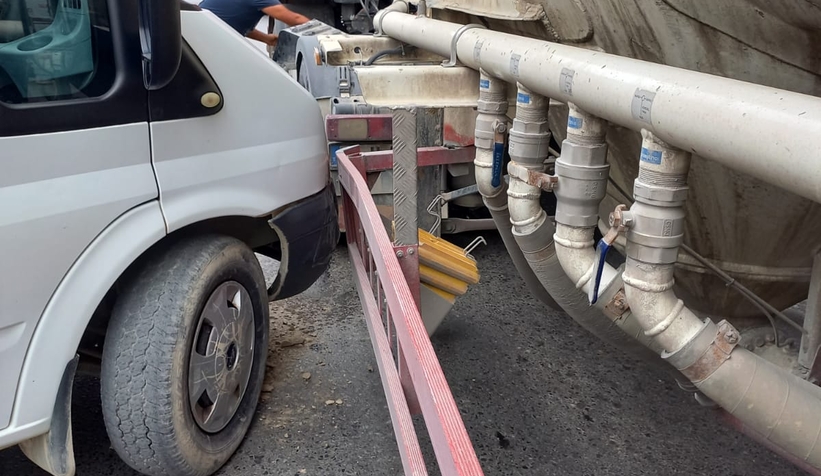 Kazada depo delindi mazot caddeye aktı