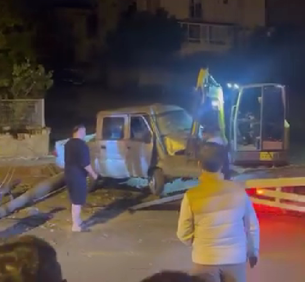 kazada-elektrik-diregi-yikildi-1-yaralioe82sdfxa1