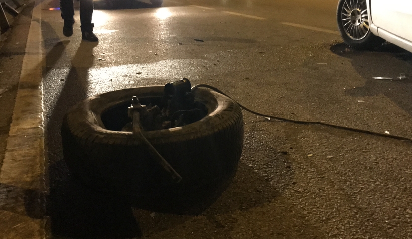 Kazada kopan tekerlek başka kazaya sebep oldu: 2 yaralı