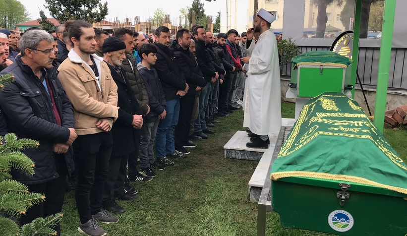 Kazada ölen 2 kişi toprağa verildi