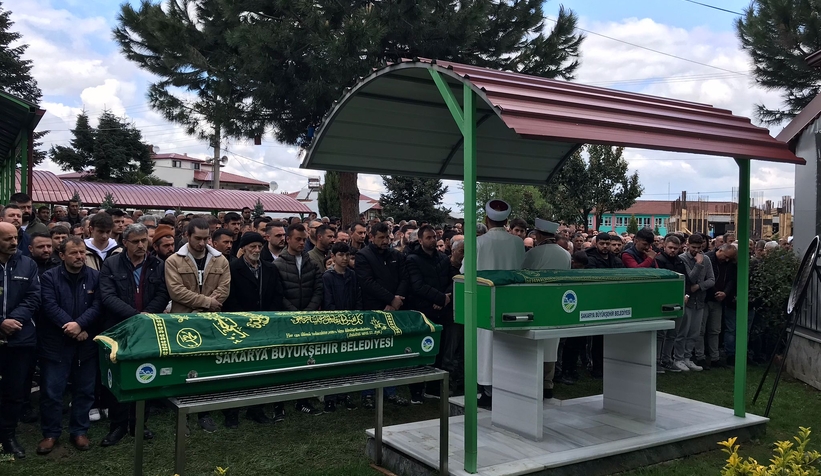 Kazada ölen 2 kişi toprağa verildi