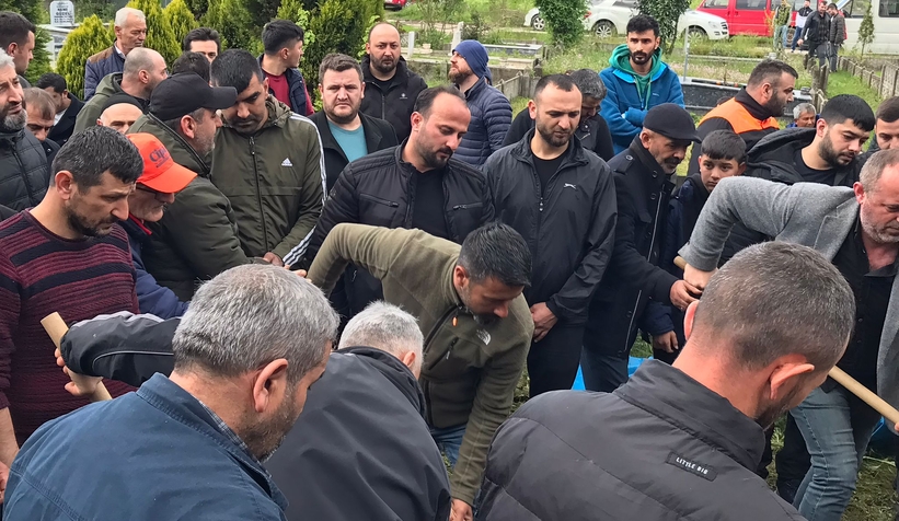 Kazada ölen 2 kişi toprağa verildi