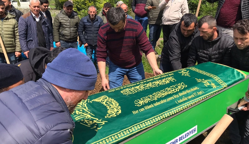 Kazada ölen 2 kişi toprağa verildi