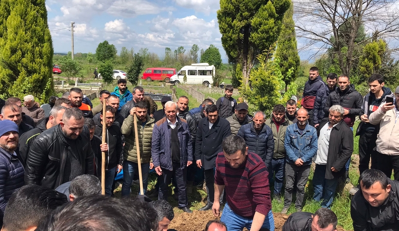 Kazada ölen 2 kişi toprağa verildi