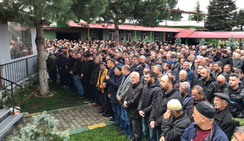 Kazada ölen 2 kişi toprağa verildi