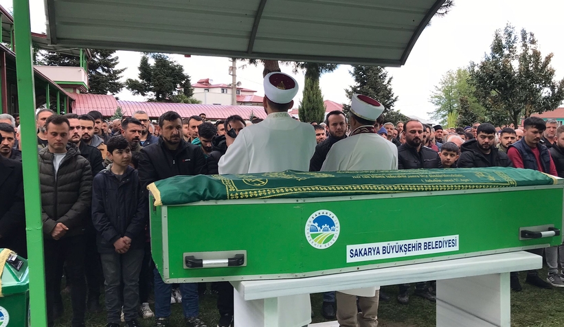 Kazada ölen 2 kişi toprağa verildi