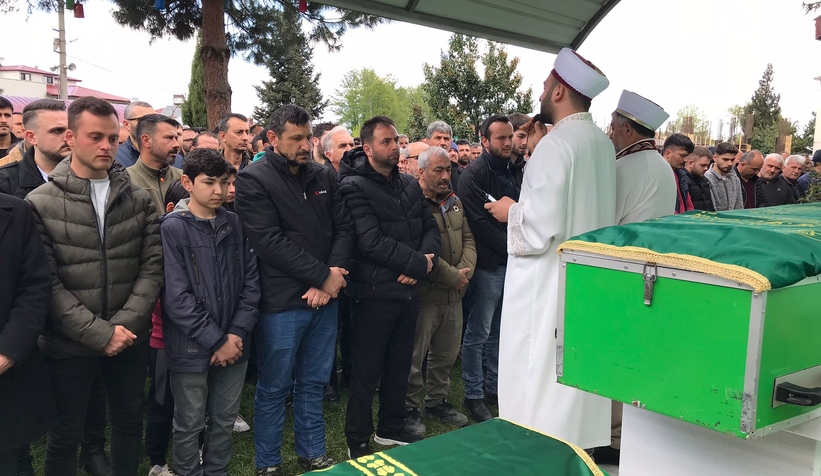 Kazada ölen 2 kişi toprağa verildi