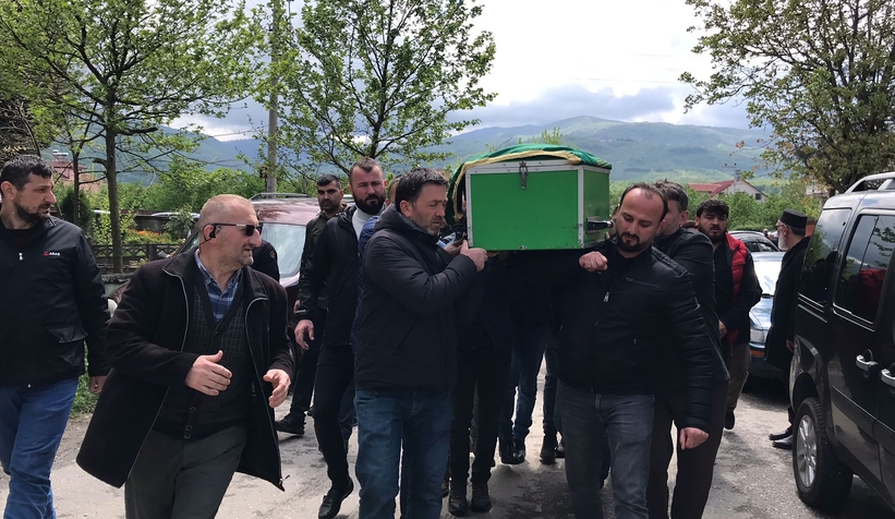 Kazada ölen 2 kişi toprağa verildi