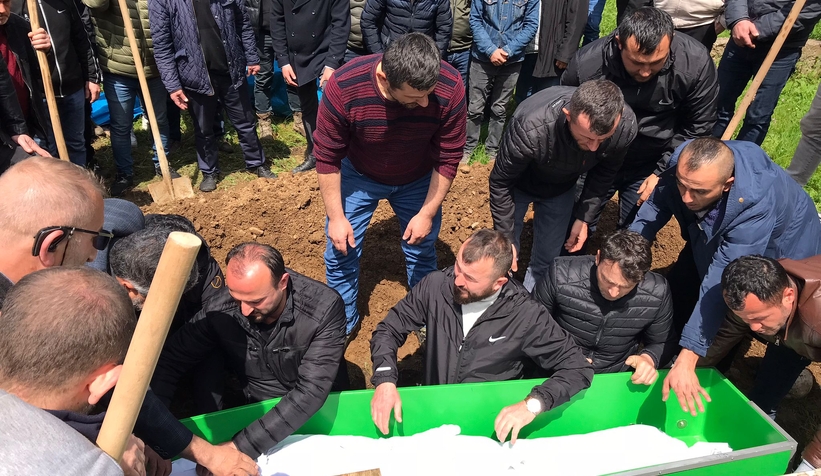 Kazada ölen 2 kişi toprağa verildi