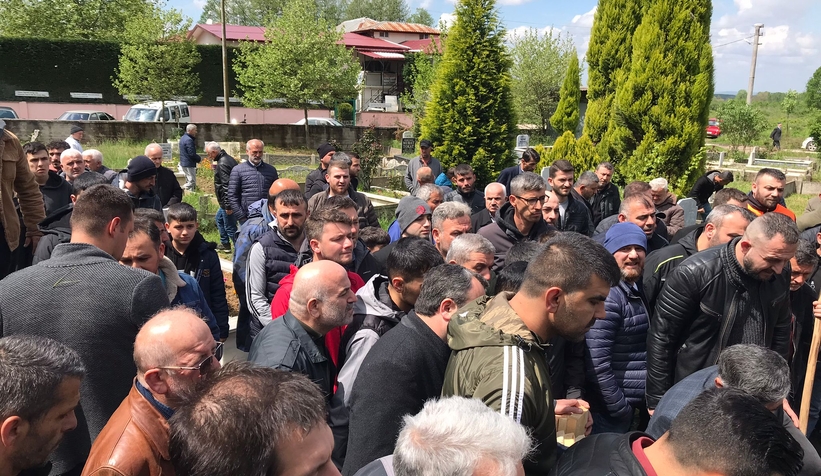 Kazada ölen 2 kişi toprağa verildi