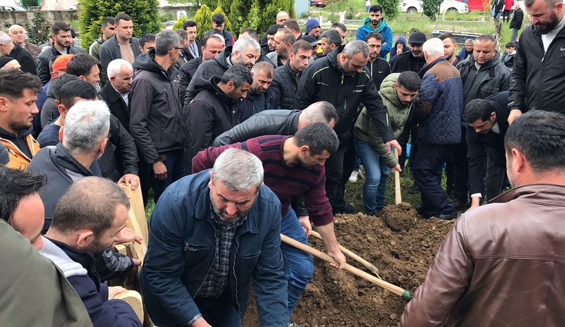 Kazada ölen 2 kişi toprağa verildi