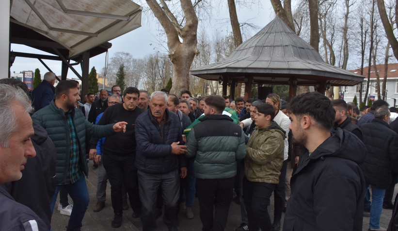 Kazada ölen iki genç toprağa verildi