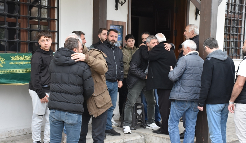 Kazada ölen iki genç toprağa verildi