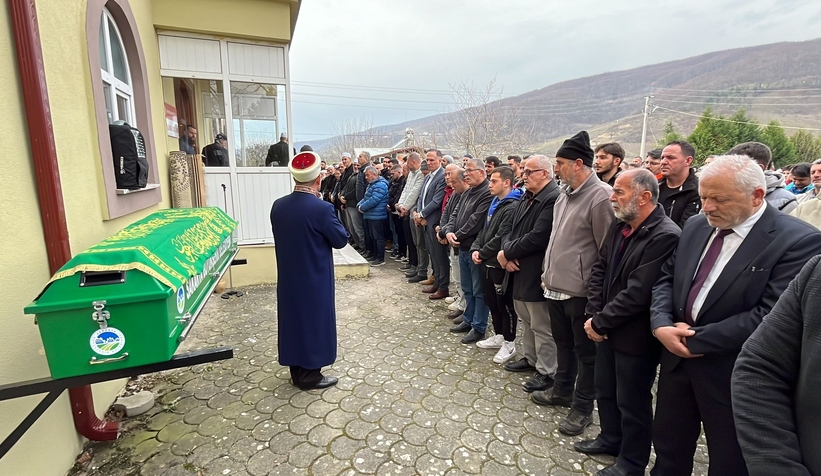 Kazada ölen iki genç toprağa verildi