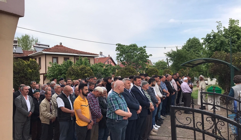 Kazada ölen Nihat Çakıl toprağa verildi  