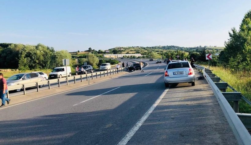 Kazada otomobil alev aldı: 2 yaralı