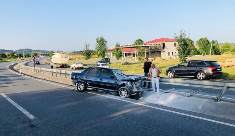 Kazada otomobil alev aldı: 2 yaralı