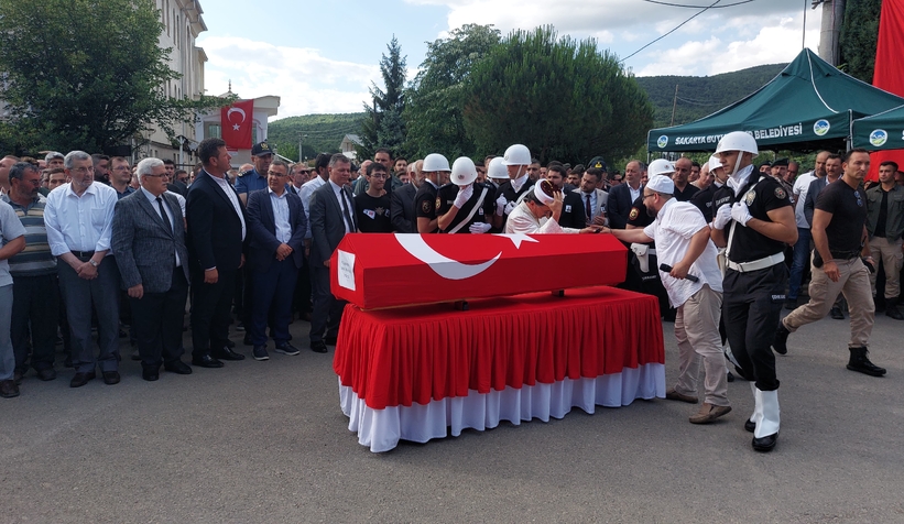 kazada-sehit-olan-polis-ismail-safa-gulel-topraga-verildiatnhuuhhqn