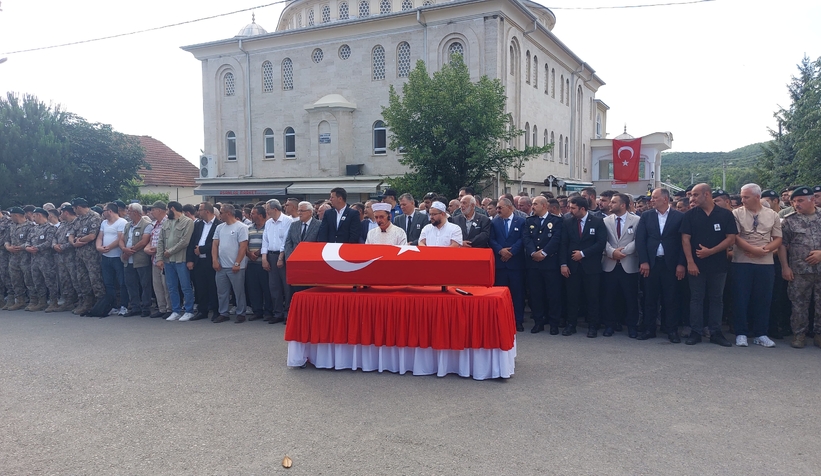 kazada-sehit-olan-polis-ismail-safa-gulel-topraga-verildiatnhuuhhqn