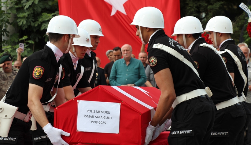 kazada-sehit-olan-polis-ismail-safa-gulel-topraga-verildiatnhuuhhqn