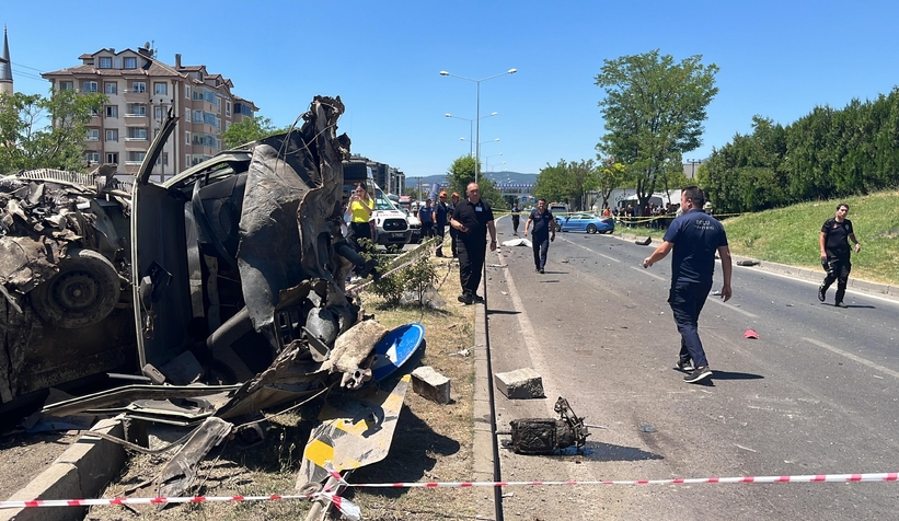 Kazada Tofaş ortadan ikiye bölündü: 2 ölü, 3 yaralı