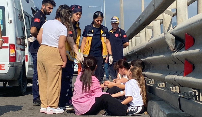 Kazada yaralanan küçük kızı jandarma teskin etti