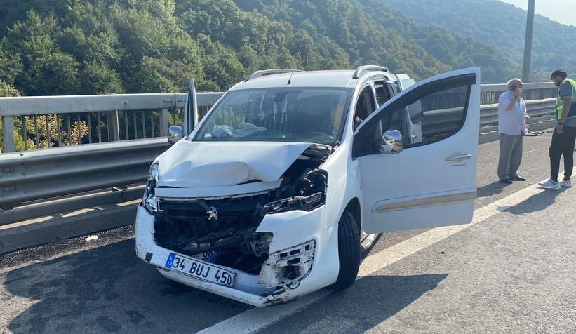 Kazada yaralanan küçük kızı jandarma teskin etti