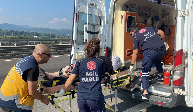 Kazada yaralanan küçük kızı jandarma teskin etti