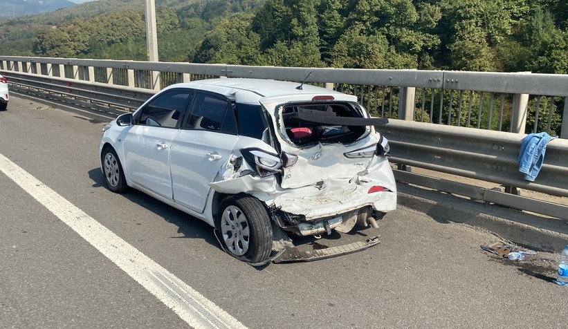 Kazada yaralanan küçük kızı jandarma teskin etti