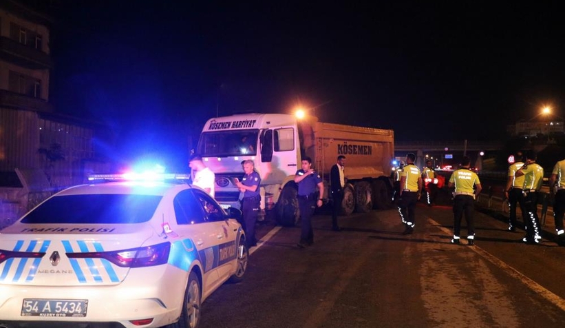 Kazaya giden ekipler sürücüyü vurulmuş halde buldu