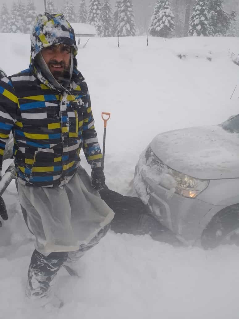 Kampçılar 14 saatte donmak üzereyken kurtarıldılar