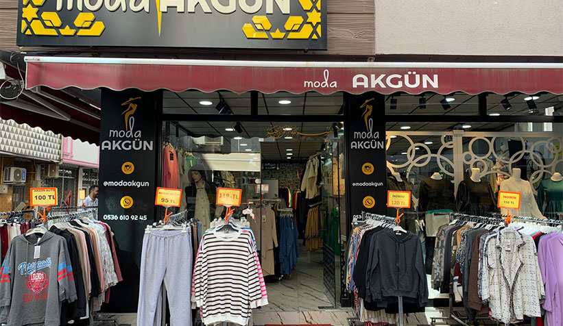 kedi-magazadaki-elbiseyi-goturduv0lum2d1nm