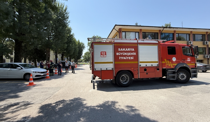 Kendini yakmakla tehdit etti, ekipleri görünce benzini motosiklete doldurdu