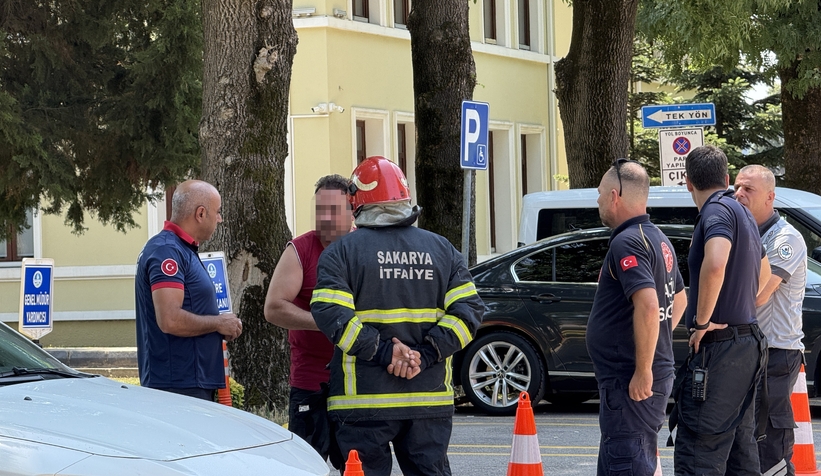 Kendini yakmakla tehdit etti, ekipleri görünce benzini motosiklete doldurdu